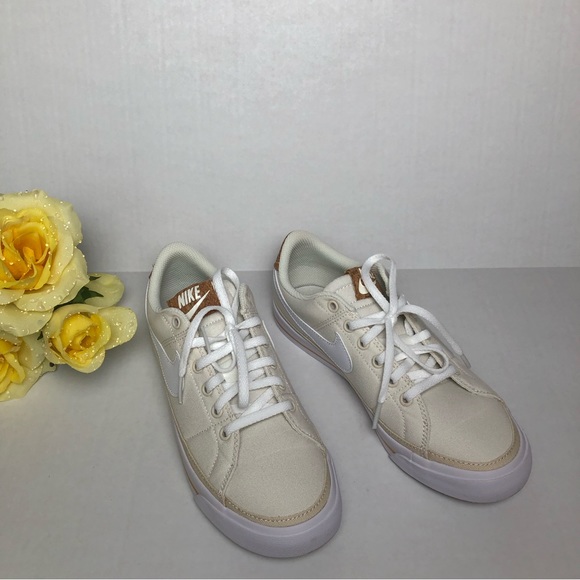 Nike Youth Yellow Sneakers - Picture 3 of 6